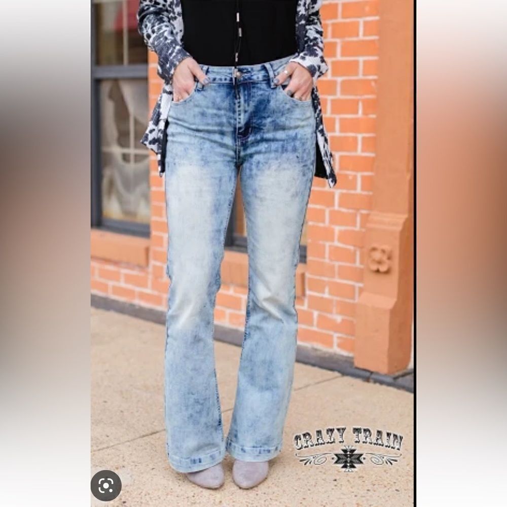 EXCELLENT DISTRESSED CONDITION WOMEN’S 9/29 CRAZY TRAIN FLARE BOHO WESTERN JEANS